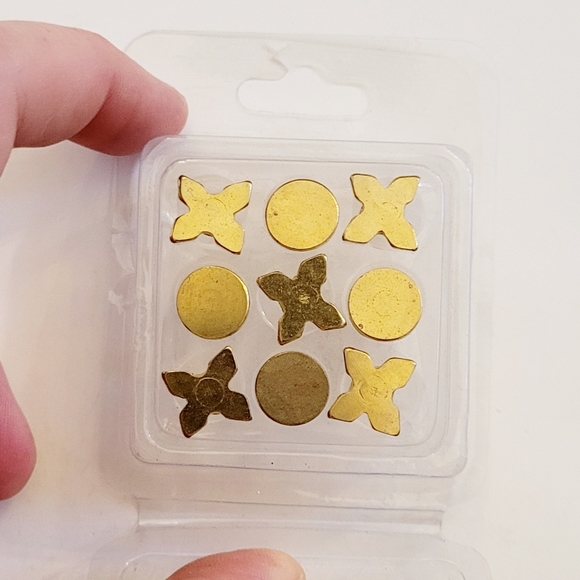 NIB XOXO thumb tacks - Picture 3 of 4